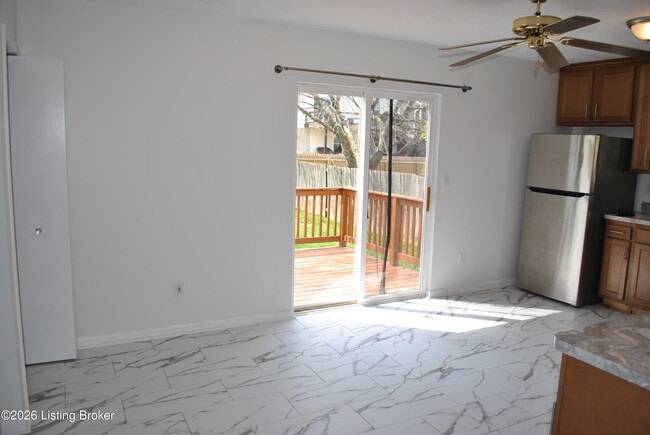 Building Photo - 4118 Hickoryview Dr