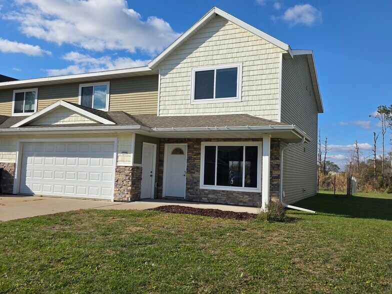 Primary Photo - 2996 Icecap Rd