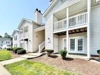 Building Photo - 2 Bedroom off W Friendly Ave!