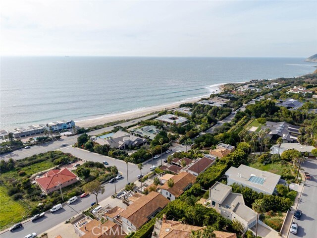 Building Photo - 11813 Ellice St