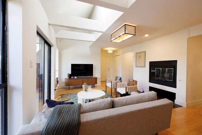 Building Photo - 7320 Cave Hollow Dr