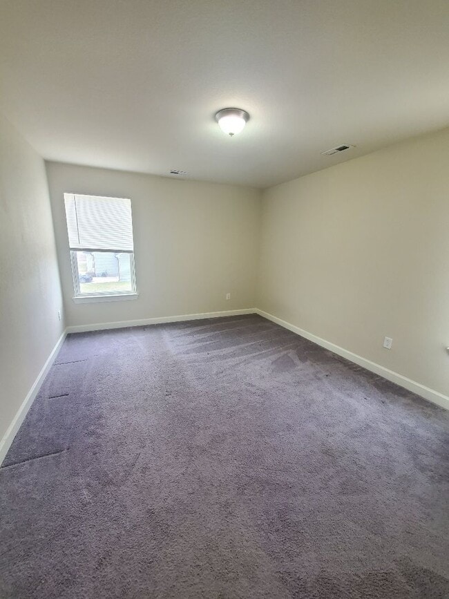 Building Photo - Luxurious 4BR/2.5BA Home with Spacious Liv...