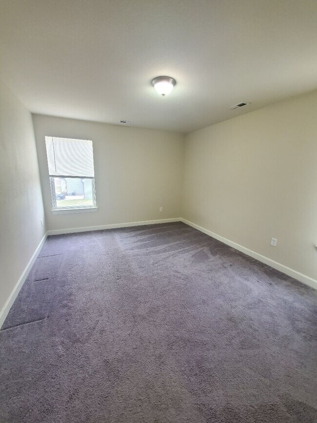 Building Photo - Luxurious 4BR/2.5BA Home with Spacious Living Spaces and Elegant Touches