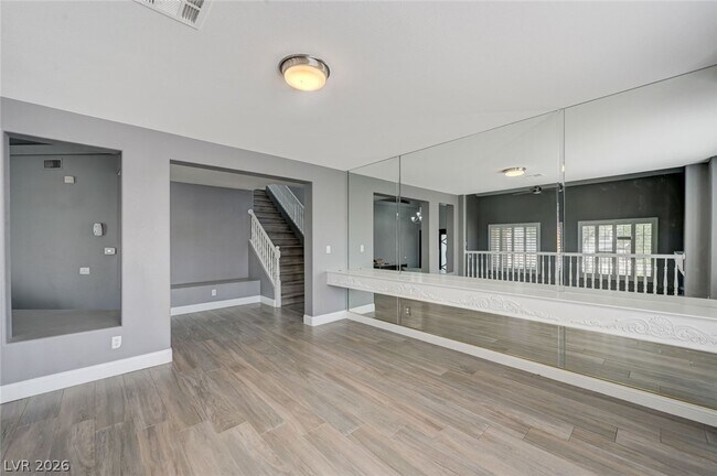 Building Photo - 3800 Beacon Point St