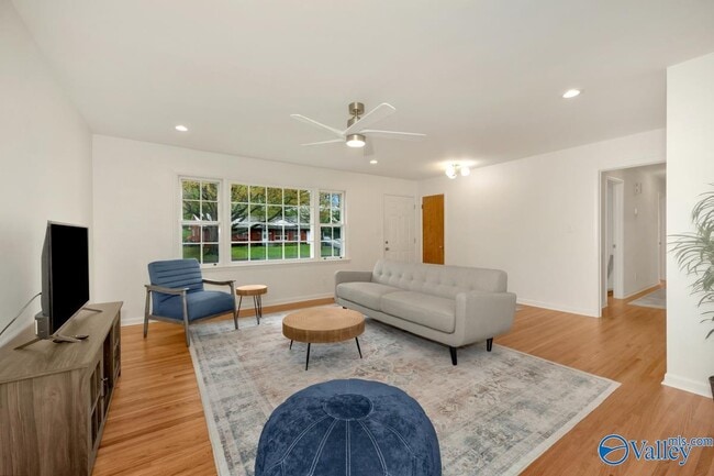 Building Photo - 1610 Chapman Ave NE