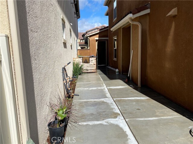 Building Photo - 41923 Zafra St