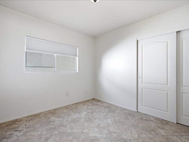 Building Photo - 9909 E Rocky Wash Dr