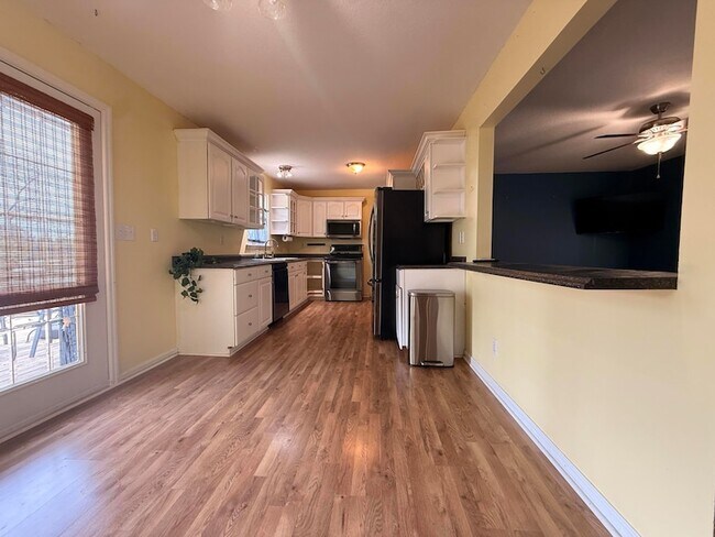 Building Photo - 1012 Elaine Trail