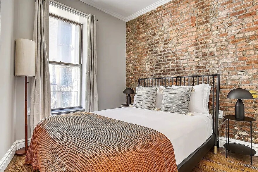 Building Photo - 248 Mott St