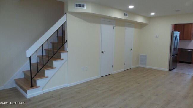 Building Photo - 2 Briar Mills Dr