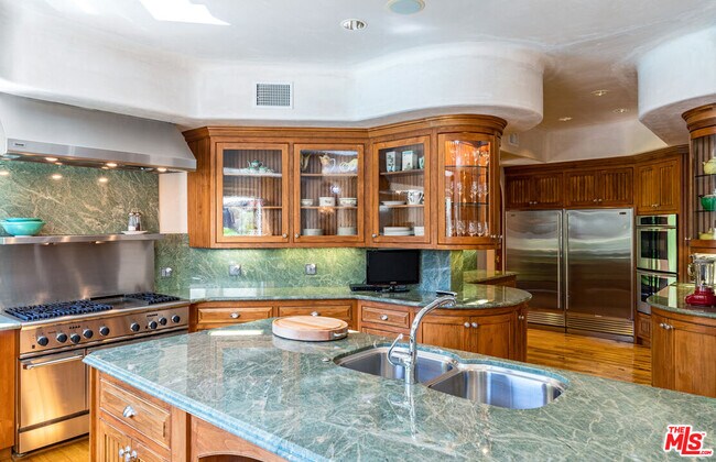 Building Photo - 6405 Bonsall Dr