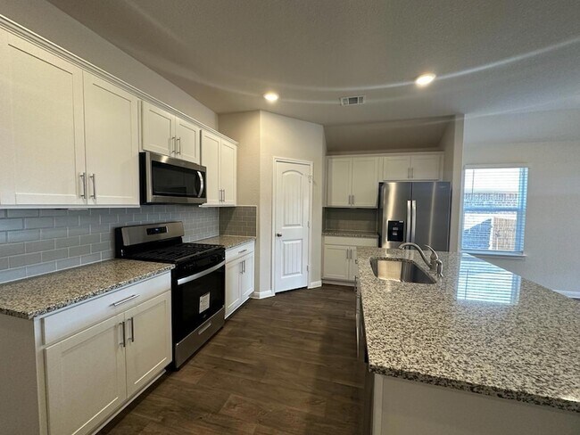 Building Photo - 113 Briggs Ln