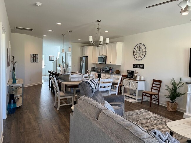 Building Photo - Beautiful Home in the Westhill Community -...