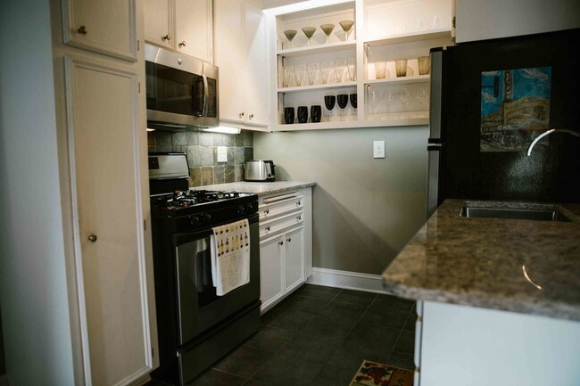 Building Photo - 2733 Girard Ave S