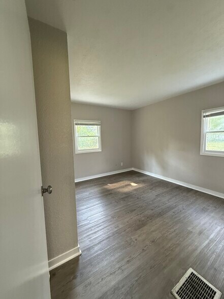 Building Photo - 1506 N 70th Ave