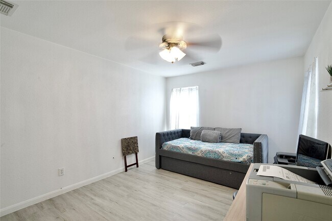 Building Photo - 9503 Lerin Ln