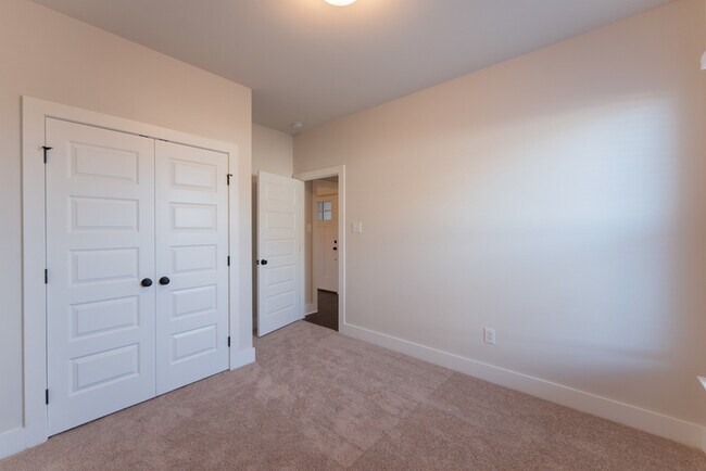 Building Photo - 162 Bowdock Dr.