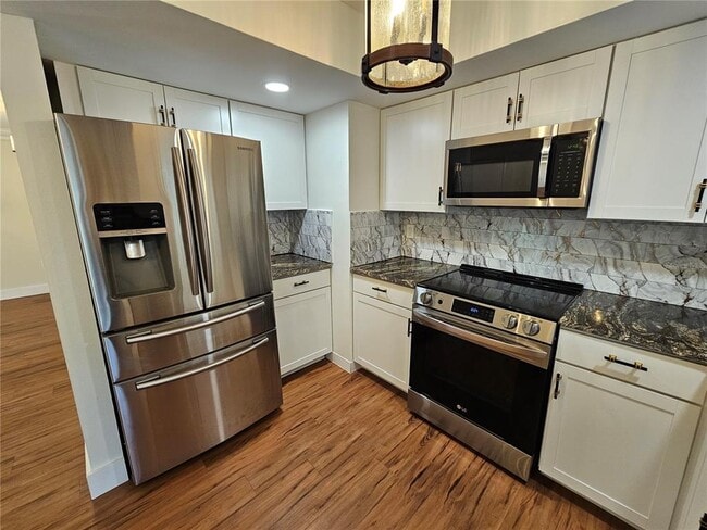 Building Photo - 659 N Jefferson Ave