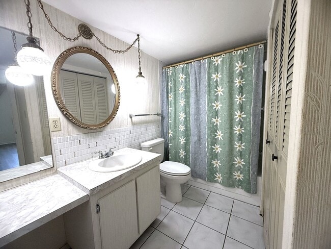 Building Photo - HALF OFF 1ST MONTHS RENT! Beautiful 2 MAST...