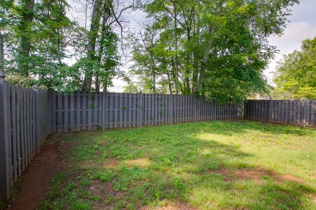 Building Photo - 150 Shrewsberry Dr