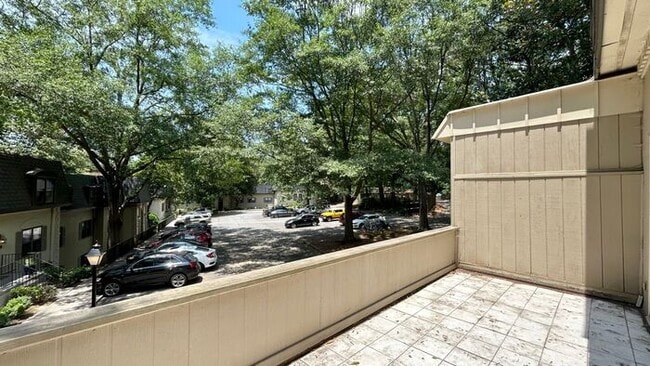 Building Photo - Rare Cross Creek 2 Bedroom-2.5 Bathroom Townhouse, Available NOW!