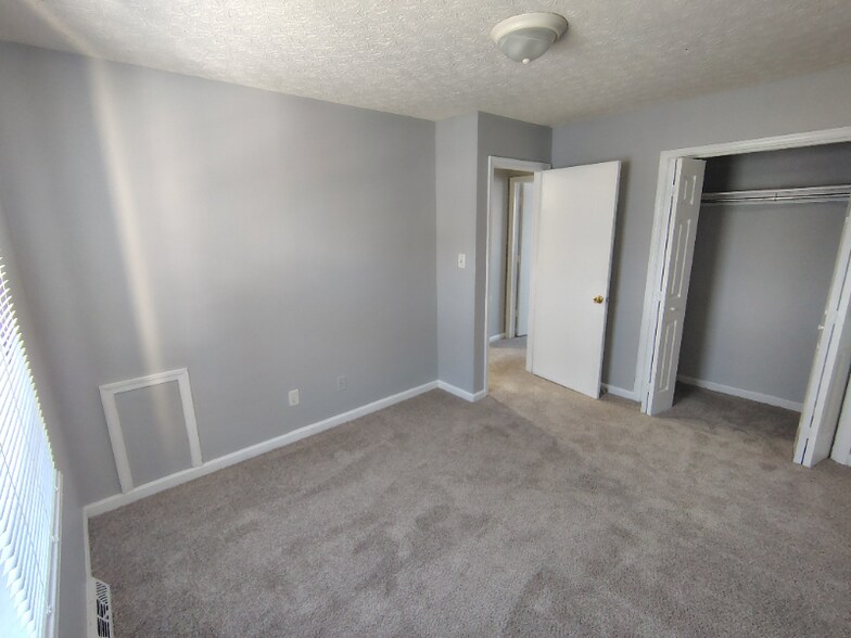 Building Photo - 27 Duiguid Dr