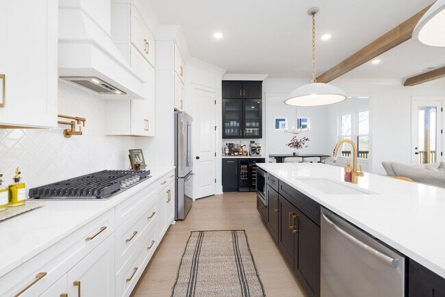 Building Photo - Now available in the highly desirable Lockwood Glen community in Franklin