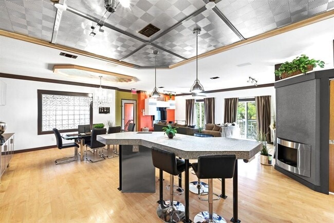 Building Photo - 1301 S 1st St