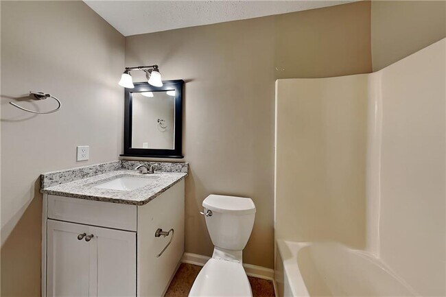 Building Photo - 1606 Shadowbrook Dr