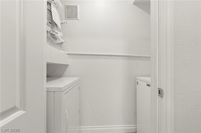 Building Photo - 1150 N Buffalo Dr