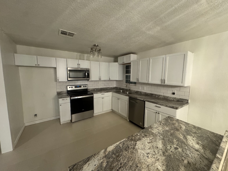 Building Photo - 110 N 26th St