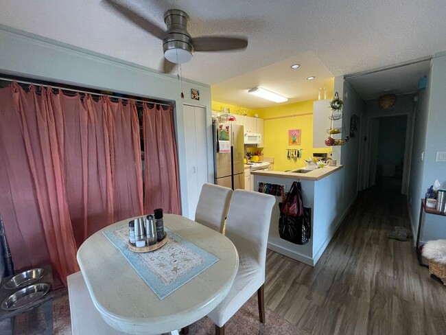 Building Photo - Fully furnished and upgraded Kihei village...