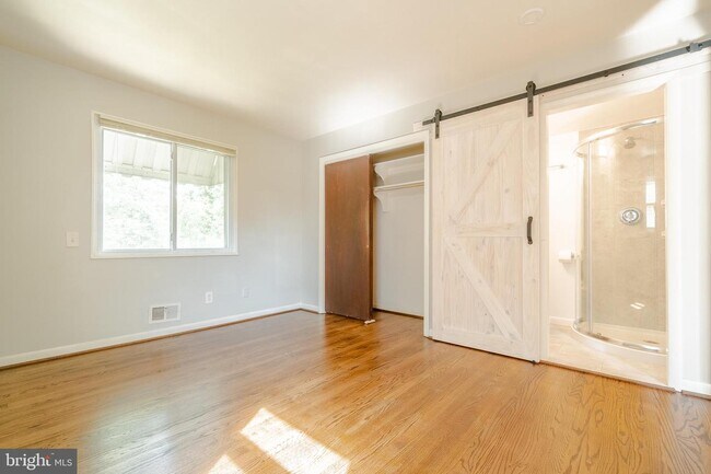 Building Photo - 728 N Wakefield St