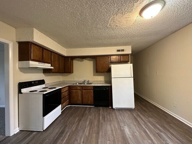 Building Photo - Pet friend home for rent near Rural Kin & ...