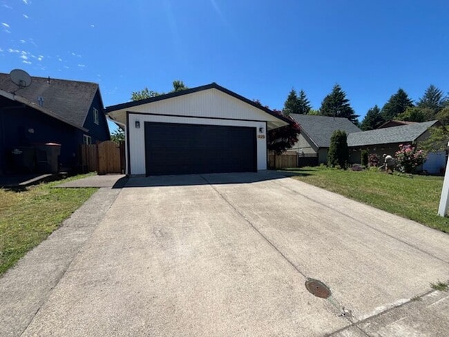 Building Photo - 3 Bedroom 2 Bath Lafayette OR 97127