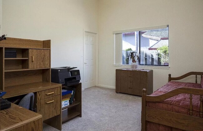 Building Photo - 684 Shamrock Ln