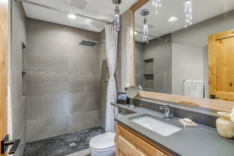 Building Photo - 1221 Commercial St