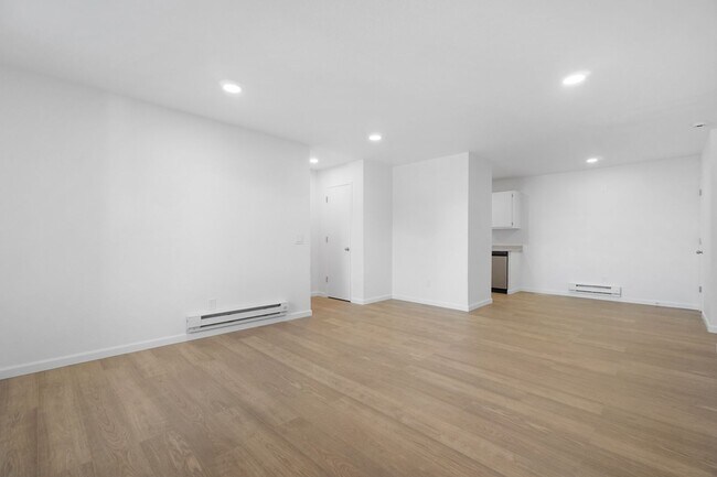 Building Photo - 2 bedroom, 2 bath Condo for rent in Reno, water, sewer and trash included.