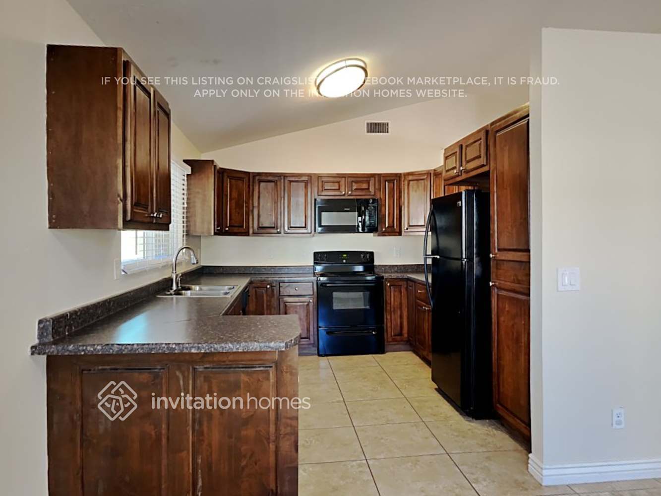 Building Photo - 2315 W Paradise Dr