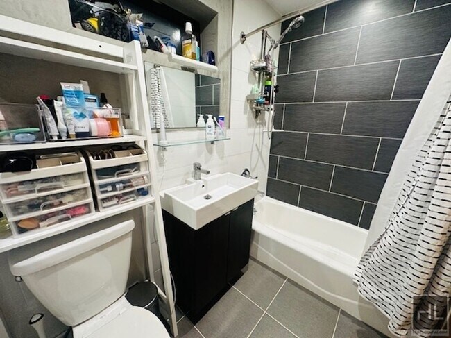 Building Photo - Luxury 1 Bedroom Duplex with Private Outdo...