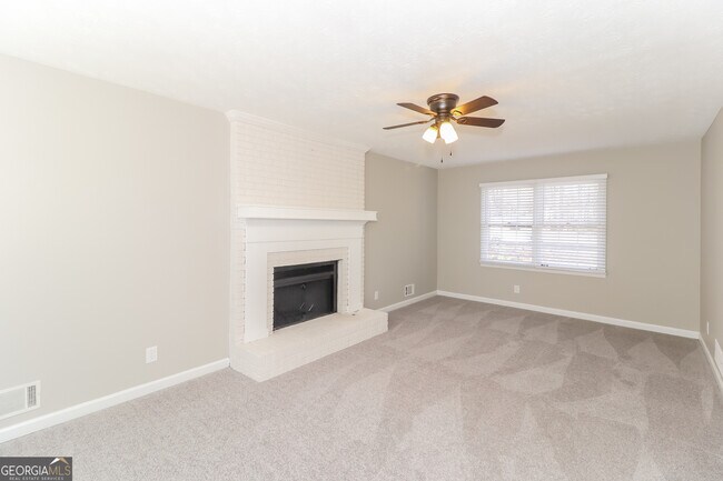 Building Photo - 130 Kellie Ln