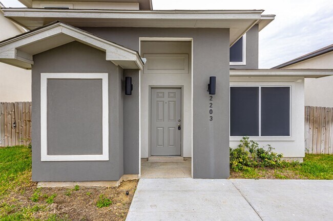 Building Photo - 2203 Durazno Ct