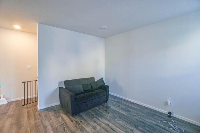 Building Photo - NEWER THREE BEDROOM WITH GARAGE