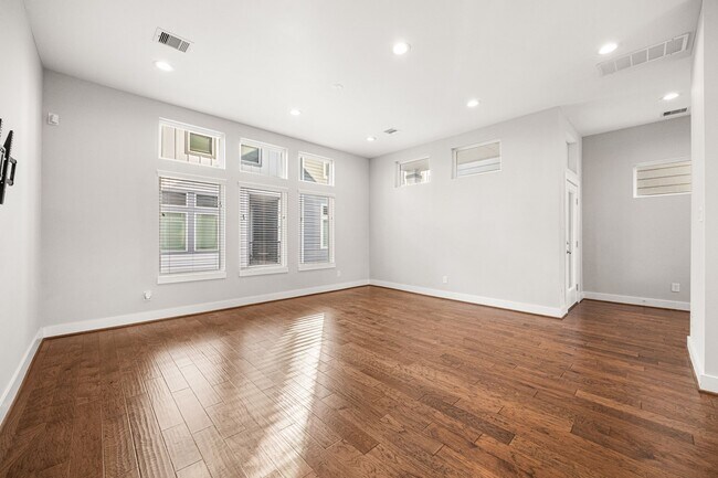 Building Photo - 622 Janisch Rd