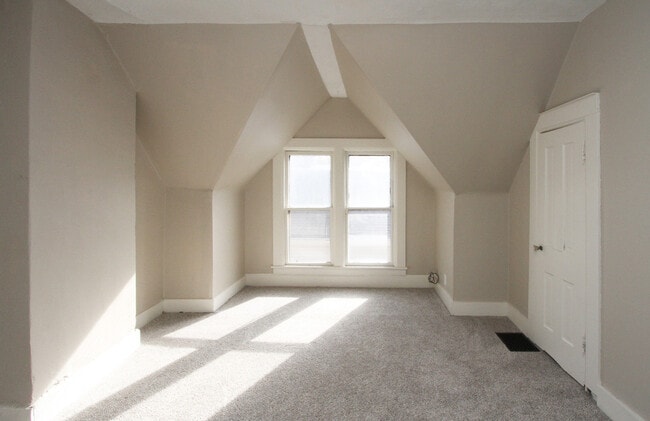 Building Photo - 1232 S 16th St