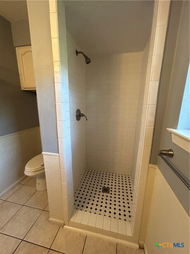 Building Photo - 826 Timber Dr