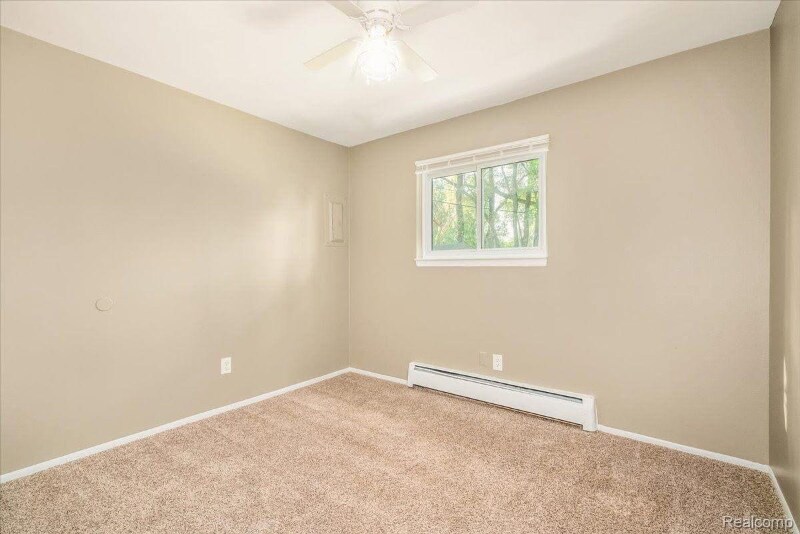 Building Photo - 1656 Parkwood Ave