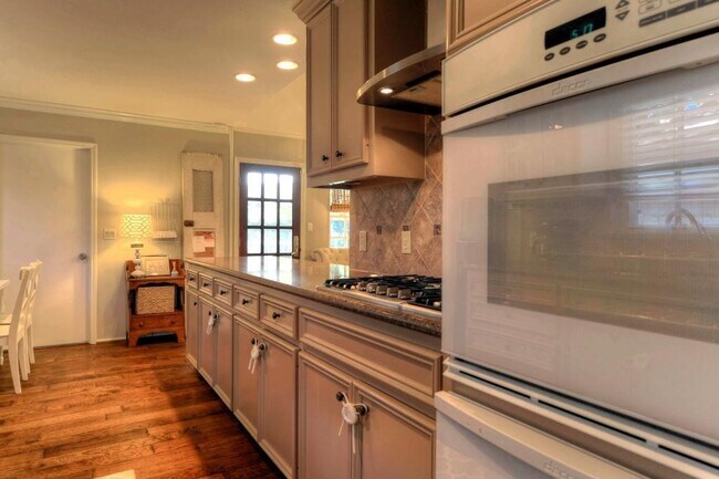 Building Photo - 14026 St Marys Ln