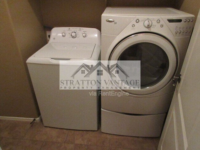 Building Photo - 2741 S Equestrian Dr