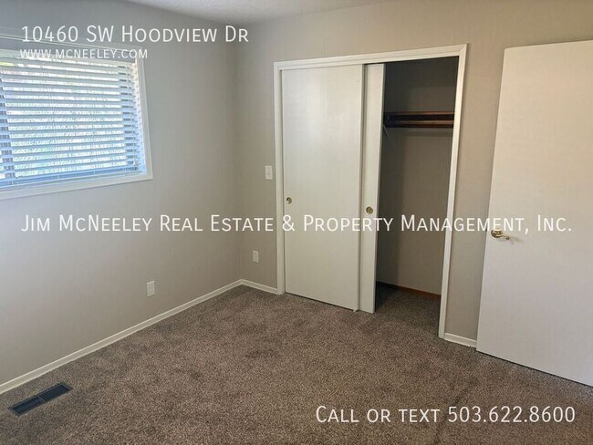 Building Photo - 10460 SW Hoodview Dr